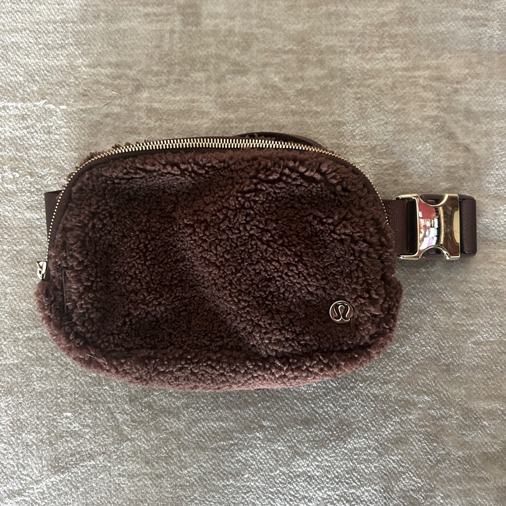 Lululemon crossbody pouch